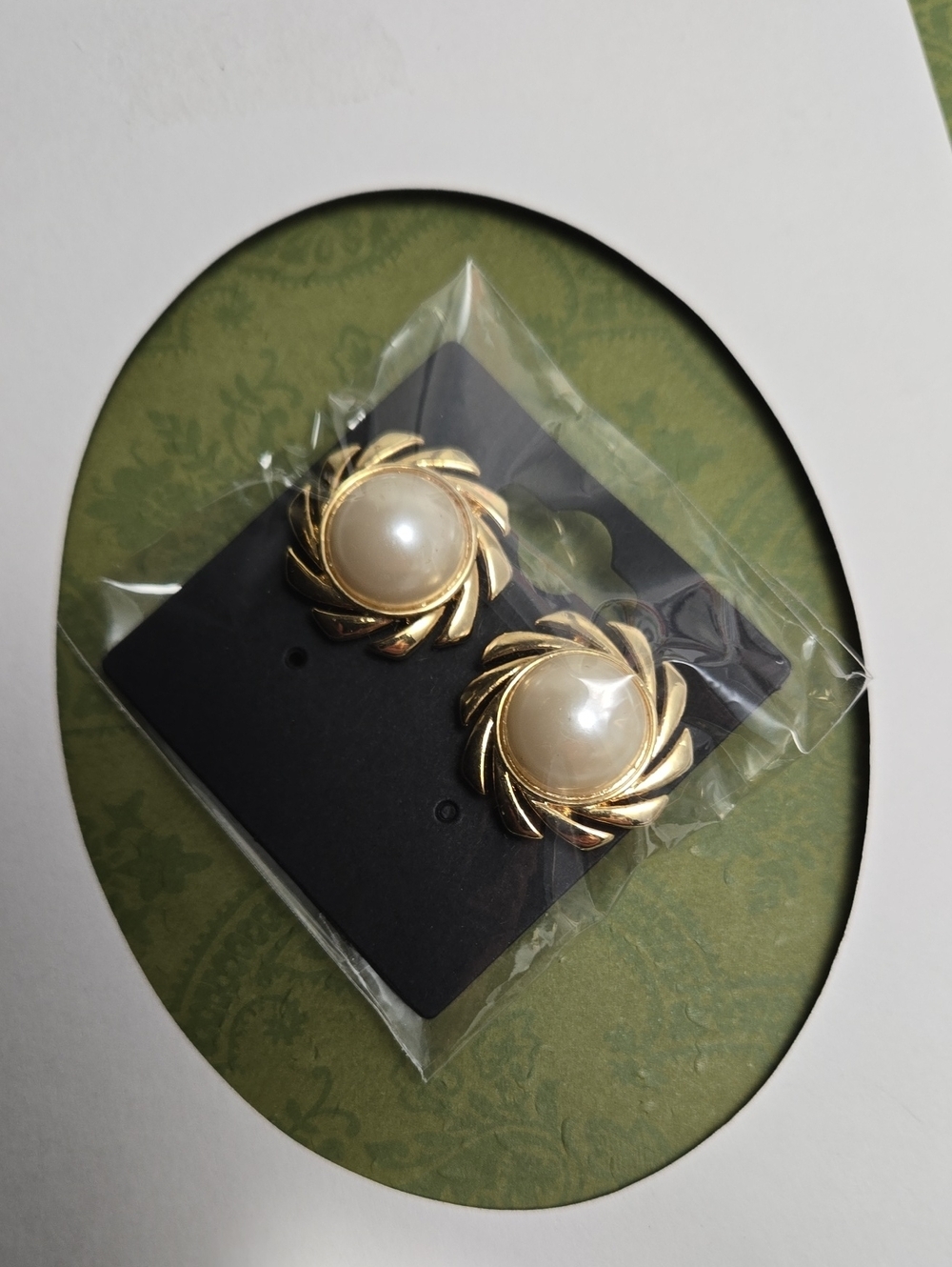 Vintage Gold and Cream Pearl-Style Swirl Clip Earrings - Picture 5 of 16